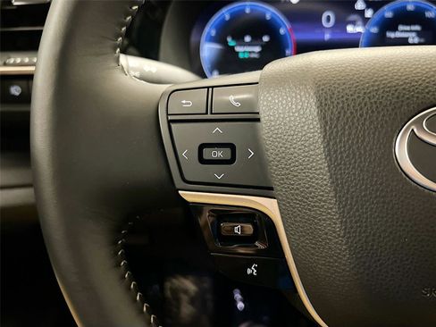 Used 2025 Toyota Crown Signia image 34