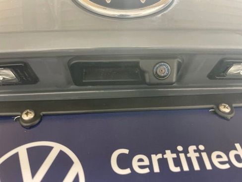 Certified 2023 Volkswagen Taos SE w/ Panoramic Sunroof Package AWD/4WD image 9