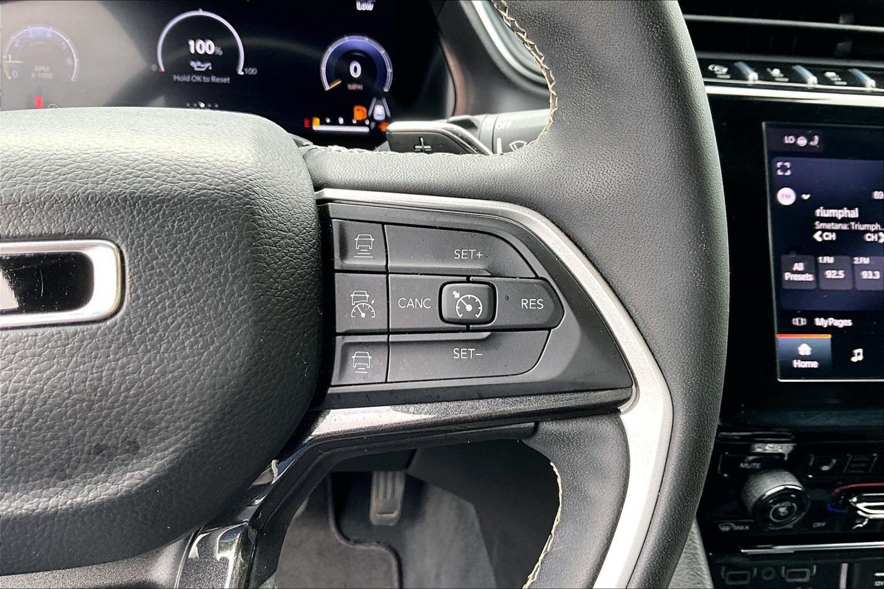 Used 2023 Jeep Grand Cherokee Altitude AWD/4WD image 28