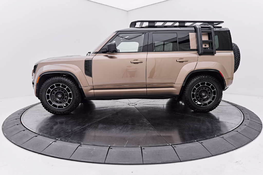 Used 2025 Land Rover Defender 110 AWD/4WD image 10