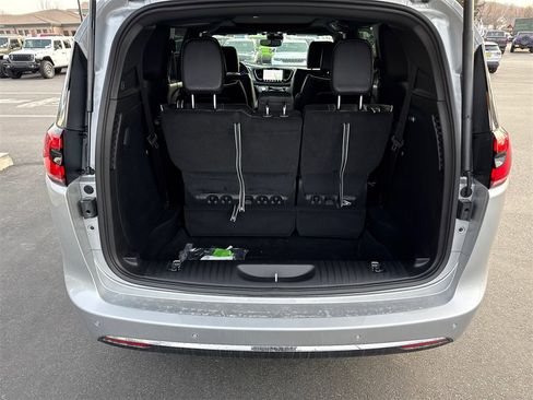 New 2026 Chrysler Pacifica Limited image 11