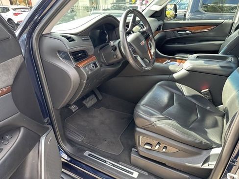 Used 2019 Cadillac Escalade Luxury image 10