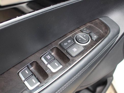 Used 2017 Kia Sorento FWD image 12