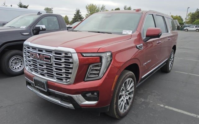Used 2026 GMC Yukon XL Denali w/ Denali Reserve Package AWD/4WD image 3