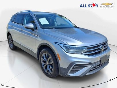 Used 2023 Volkswagen Tiguan SE w/ Panoramic Sunroof Package