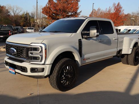 Used 2025 Ford F450 Platinum image 10