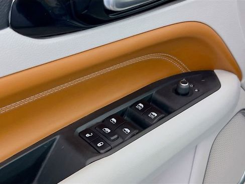 Used 2022 Jeep Compass Limited image 19