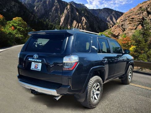 Used 2018 Toyota 4Runner TRD Off-Road Premium AWD/4WD image 3