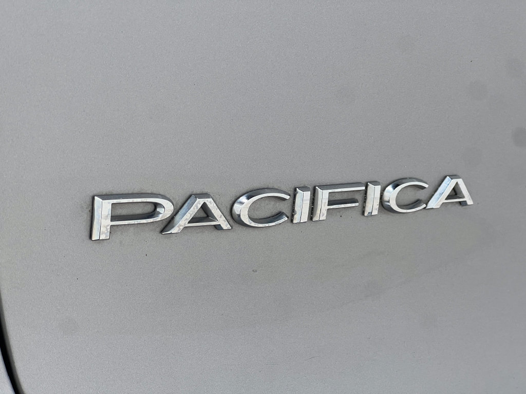 Used 2018 Chrysler Pacifica Touring-L FWD image 41