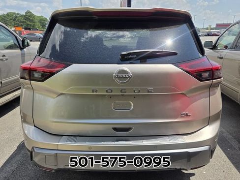Used 2025 Nissan Rogue SL FWD image 5