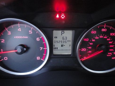 Used 2015 Subaru Forester 2.5i Premium w/ All-Weather Package image 16