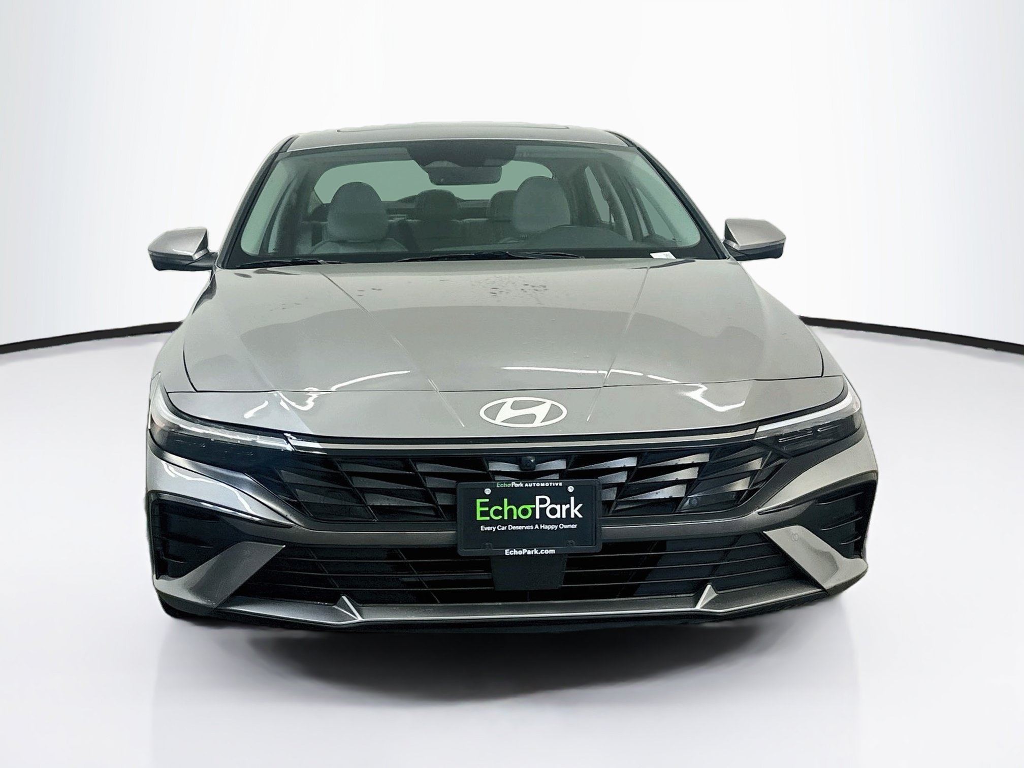 Used 2024 Hyundai Elantra Limited FWD image 2