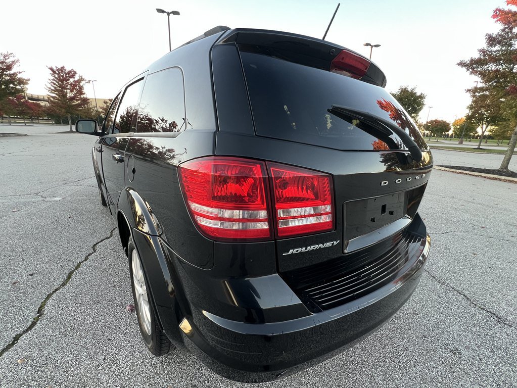 Used 2017 Dodge Journey SE FWD image 3