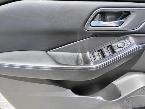 Used 2025 Nissan Rogue SV AWD/4WD image 25