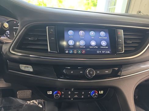 Used 2022 Buick Enclave Premium AWD/4WD image 19