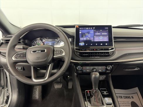 Used 2024 Jeep Compass Trailhawk image 3