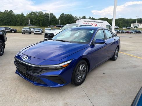 Used 2024 Hyundai Elantra SEL FWD image 2