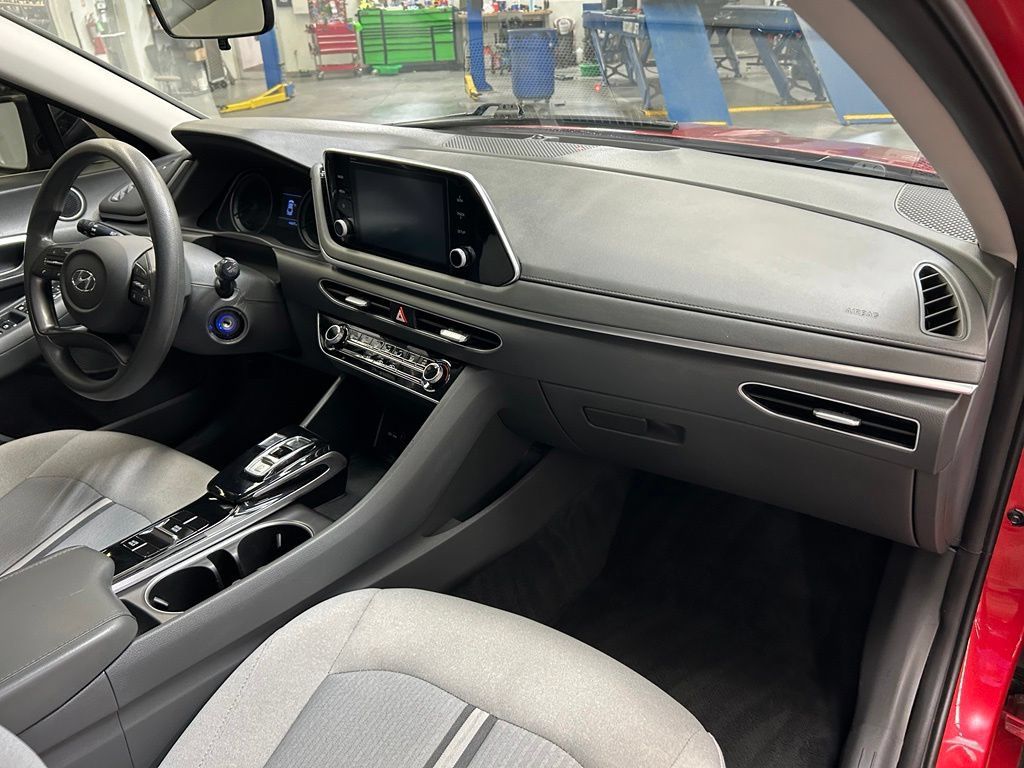 Used 2022 Hyundai Sonata SE w/ Preferred Accessory Package FWD image 16