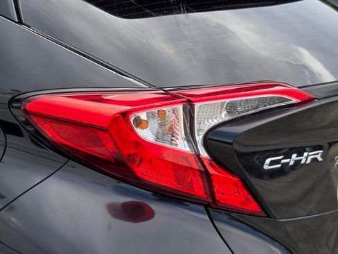 Used 2019 Toyota C-HR XLE FWD image 8