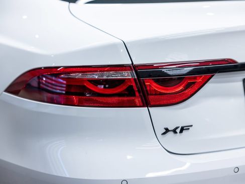 Used 2022 Jaguar XF R-Dynamic SE AWD/4WD image 21
