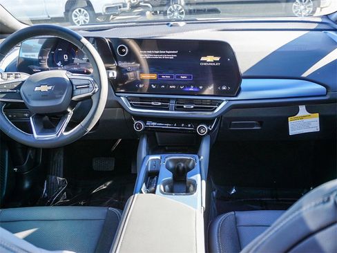 New 2026 Chevrolet Equinox EV LT image 14