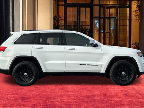 Used 2018 Jeep Grand Cherokee Limited image 9