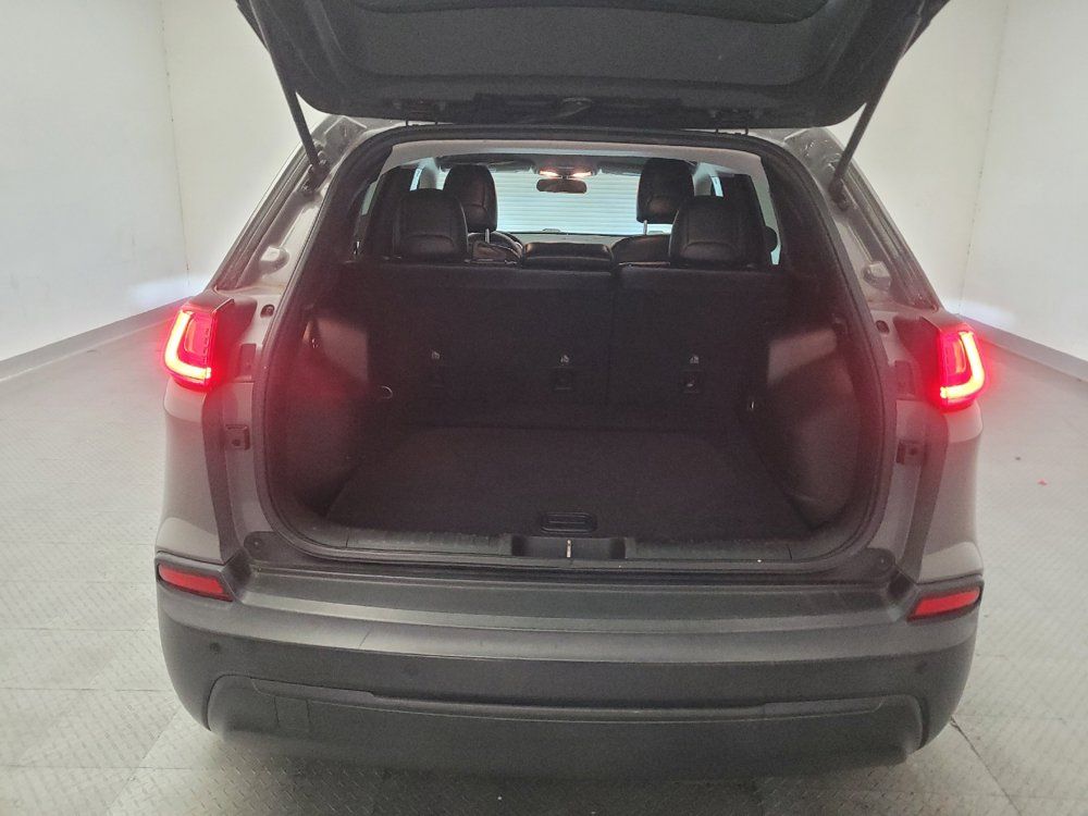 Used 2020 Jeep Cherokee Latitude Plus FWD image 29