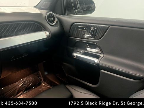 Used 2024 Mercedes-Benz EQB 300 4MATIC image 10