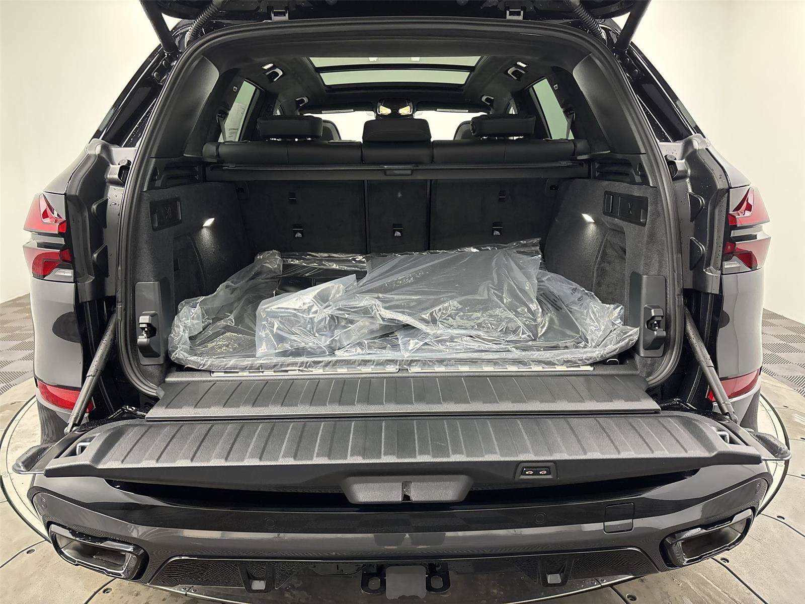 New 2026 BMW X5 xDrive50e w/ M Sport Package AWD/4WD image 21