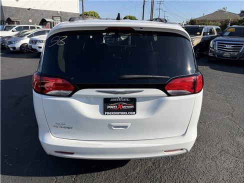 Used 2021 Chrysler Voyager Lxi image 12