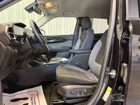 Used 2024 Chevrolet TrailBlazer LT w/ Convenience Package FWD image 5
