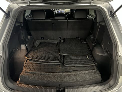 Used 2021 Volkswagen Tiguan SE R-Line w/ 3rd Row Seat Package AWD/4WD image 14