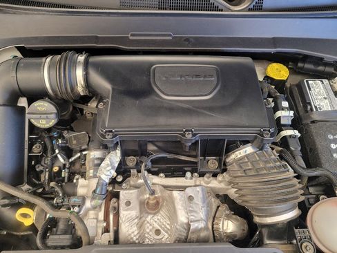 Used 2024 Jeep Compass Latitude image 30