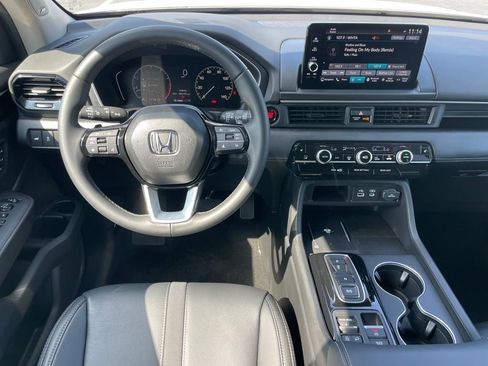 Certified 2025 Honda Pilot Touring image 11