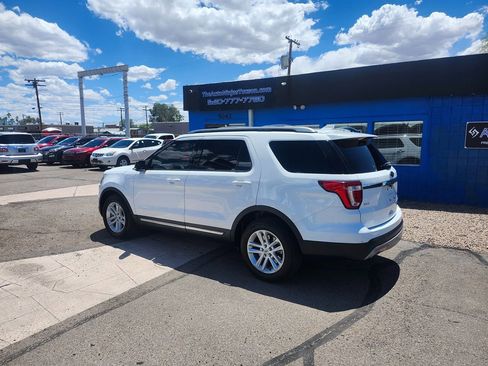 Used 2017 Ford Explorer XLT FWD image 4