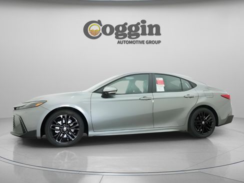 New 2026 Toyota Camry SE FWD image 4
