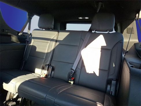 Used 2024 Chevrolet Suburban Z71 w/ Luxury Package image 7