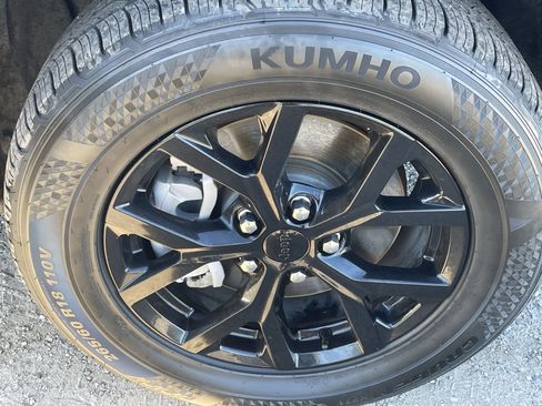 Certified 2024 Jeep Grand Cherokee L Laredo image 8