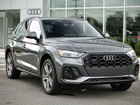 Used 2025 Audi Q5 Premium Plus w/ Premium Plus AWD/4WD image 2