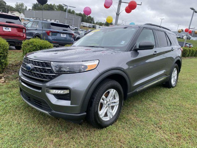 Certified 2023 Ford Explorer XLT w/ Equipment Group 202A AWD/4WD image 3