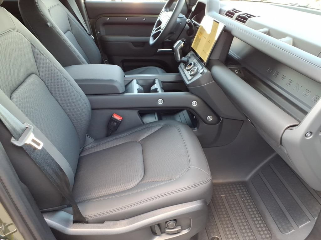 New 2026 Land Rover Defender 110 S AWD/4WD image 7