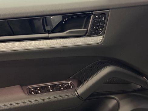 New 2026 Porsche Cayenne image 14
