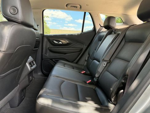 Used 2024 GMC Terrain SLT AWD/4WD image 27