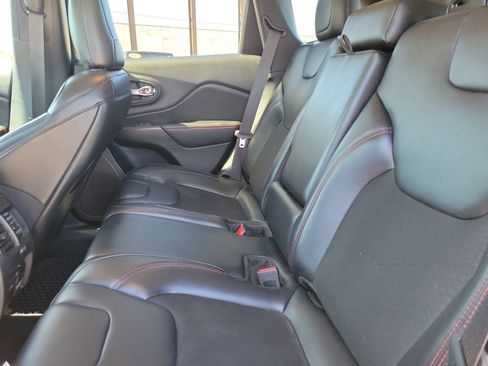 Used 2020 Jeep Cherokee Trailhawk w/ Technology Group AWD/4WD image 12
