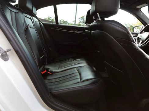 Used 2019 BMW 530i w/ Convenience Package RWD image 21
