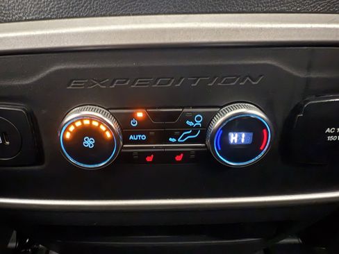 Used 2024 Ford Expedition Limited image 27