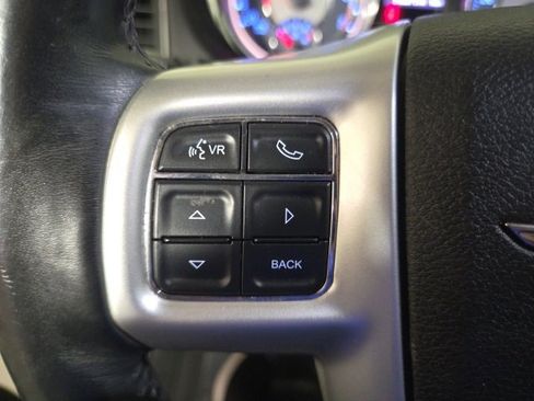 Used 2015 Chrysler Town & Country Touring image 36