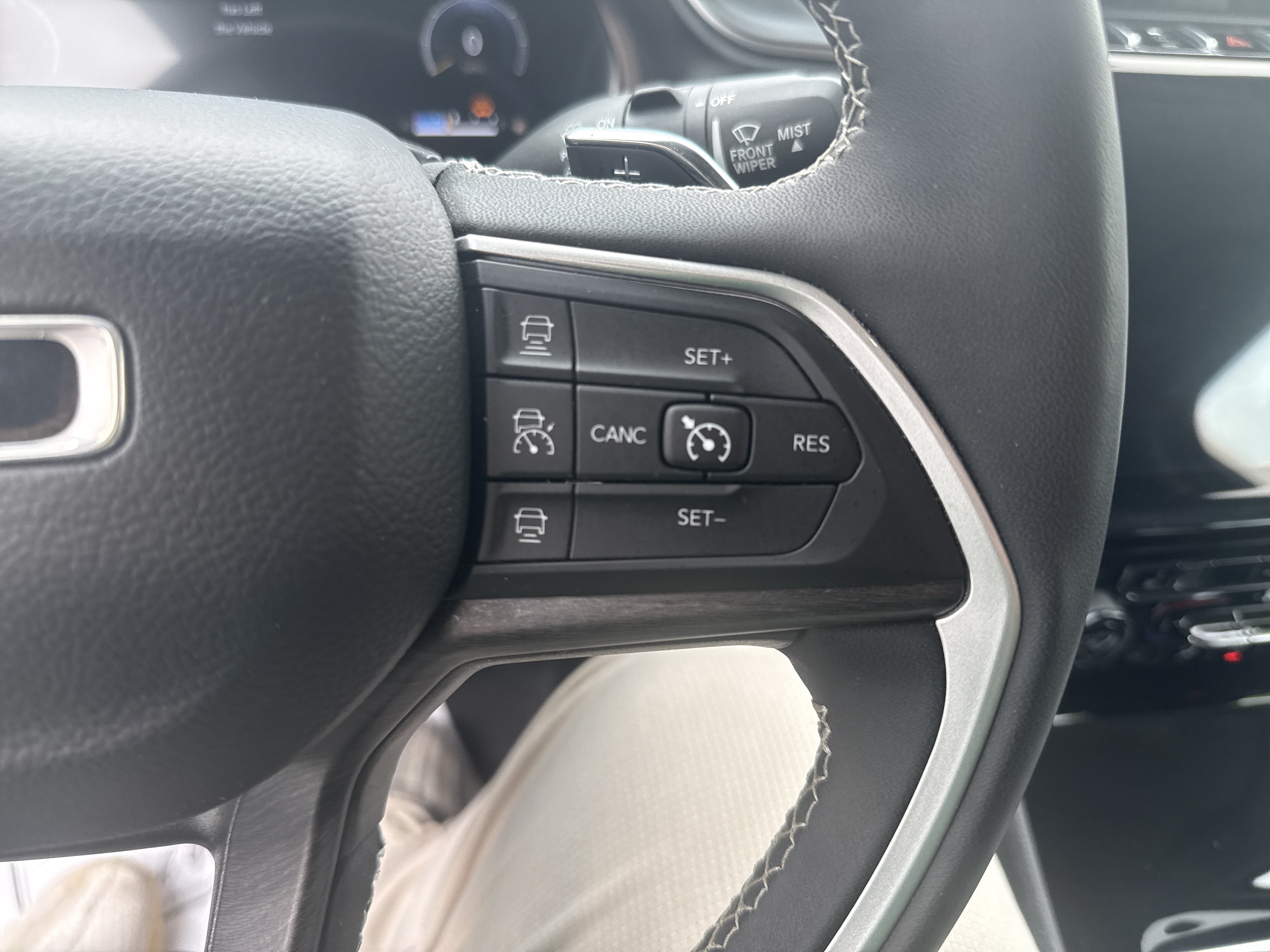 Used 2023 Jeep Grand Cherokee Limited AWD/4WD image 19