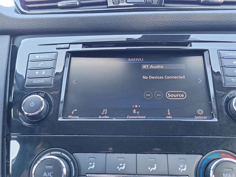 Used 2021 Nissan Rogue Sport S image 8