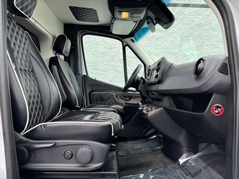 Used 2019 Mercedes-Benz Sprinter 170 w/ Driver Convenience Package image 33
